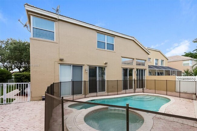 Foto del edificio - 4729 NW 115th Ave