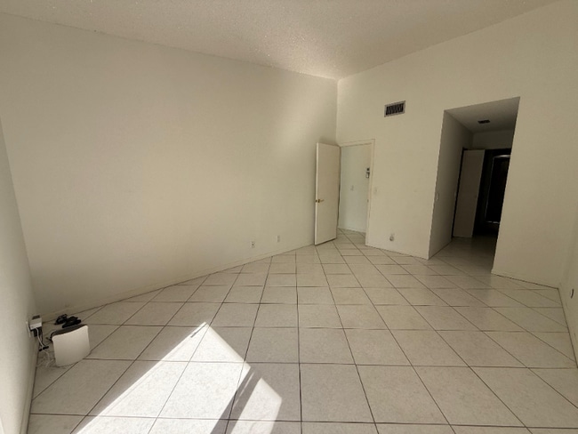 Foto del edificio - 1953 SW 15th St