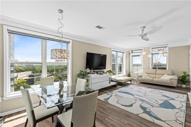 Foto del edificio - 3334 Peachtree Rd NE