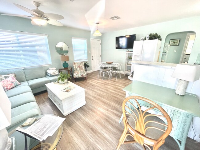 Foto del edificio - 14902 N Bayshore Dr