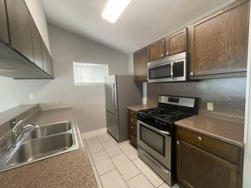 Building Photo - 2807 Lovell Dr