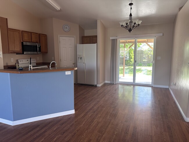 Building Photo - 382 Hailee Ave