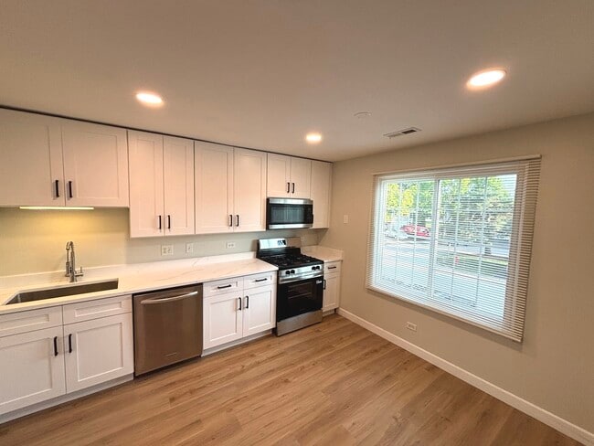 Building Photo - 2114 Southwind Cir