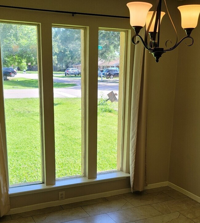 Building Photo - 11001 Sherry Ln