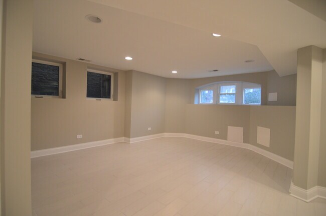 Foto del edificio - 5747 N Talman Ave