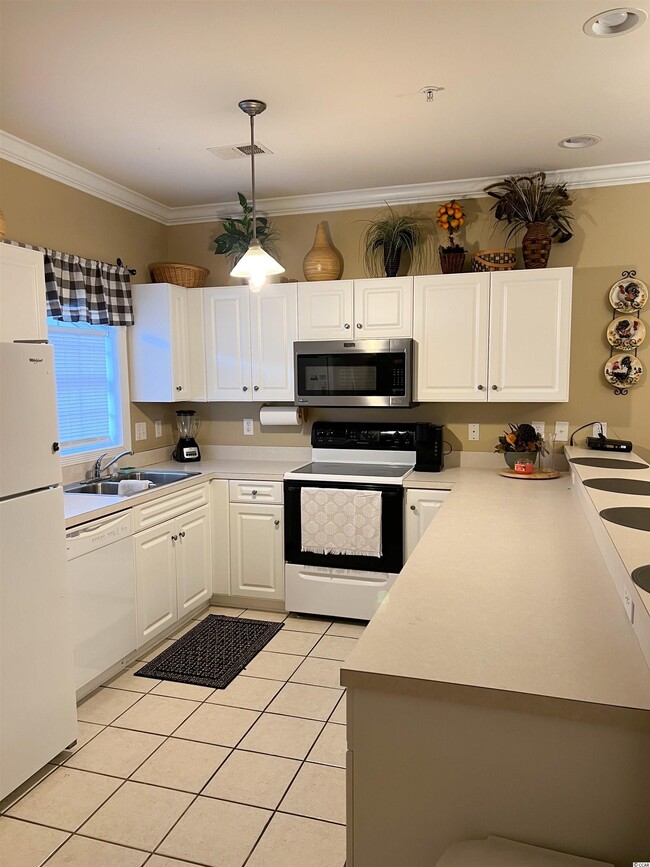Building Photo - 4880 Dahlia Ct
