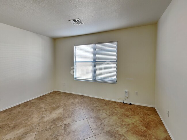 Foto del edificio - 5032 E Peak View Road