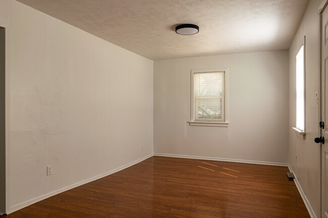 Building Photo - 3541 Blackstone Ave
