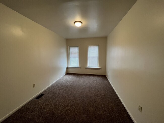 Building Photo - AVAILABLE JUNE! Newly Renovated property j...