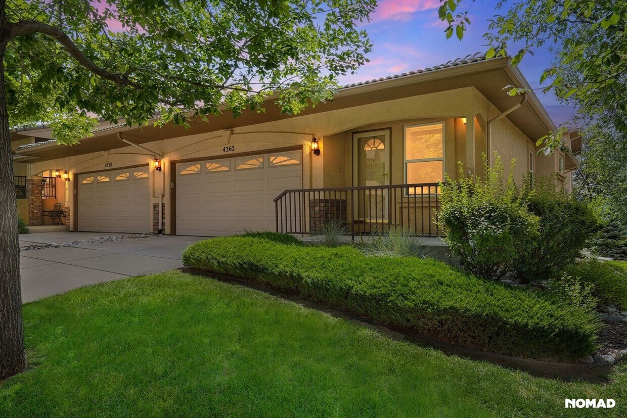Foto principal - Charming 3BR Townhome in Colorado Springs