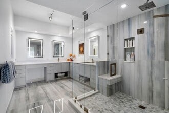 Building Photo - 2650 Lake Shore Dr