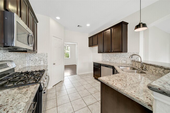 Foto del edificio - 3319 Fairmont Hills Ln