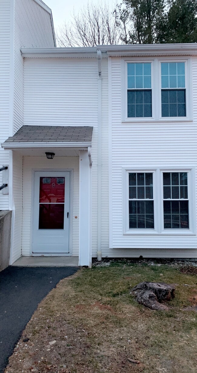 Foto del edificio - 35 Deerwood Ln