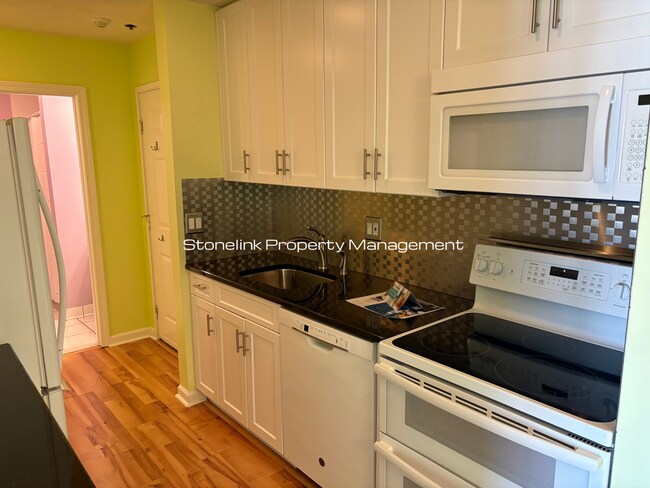 Foto del edificio - Newly Renovated Condo For Rent in North At...