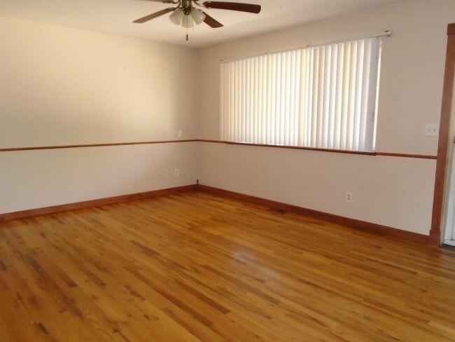 Building Photo - 912 Foothills Ct