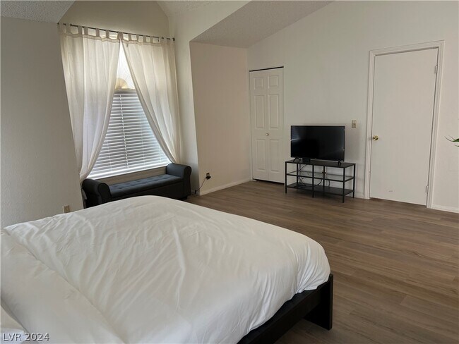 Foto del edificio - 8305 Aspenbrook Ave