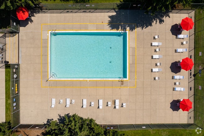 Swimming Pool & Sundeck - Meadowfield Townhomes of Rochester Hills