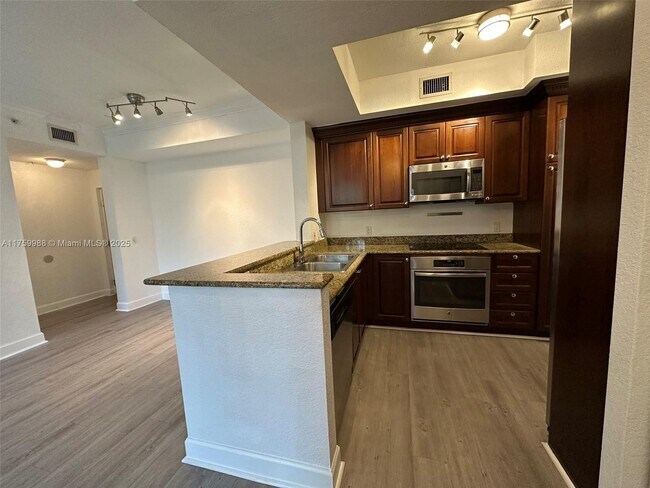 Foto del edificio - 1660 Renaissance Commons Blvd