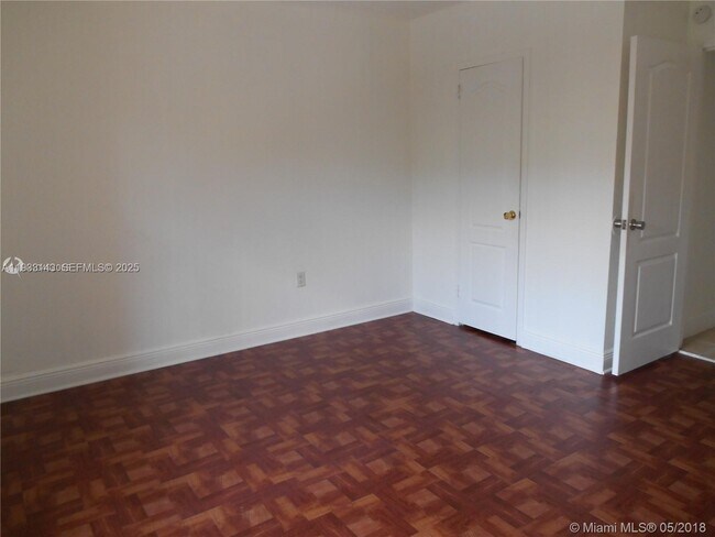 Foto del edificio - 5122 NW 79th Ave