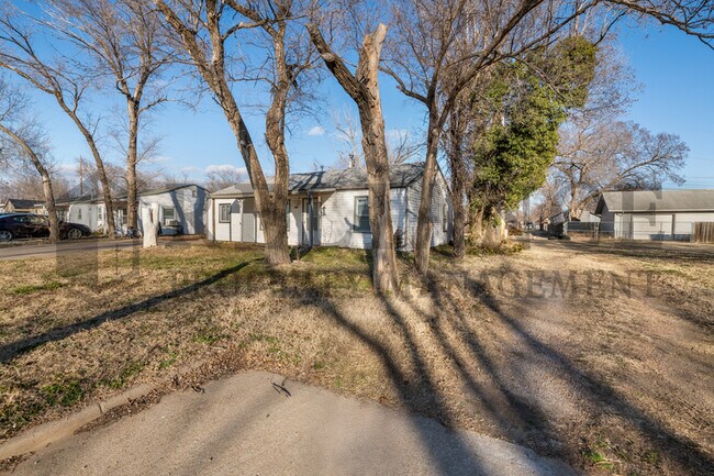 Foto del edificio - 110 N Doris St