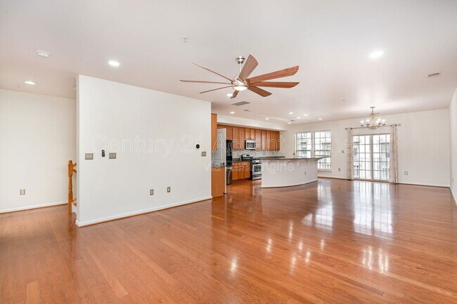 Foto del edificio - 8007 Crescent Park Dr