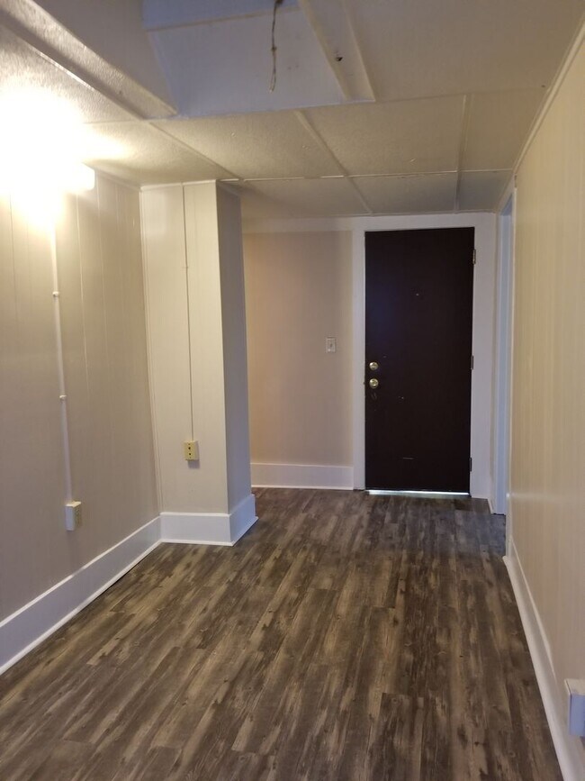 Building Photo - Apartment near Switchyard Park