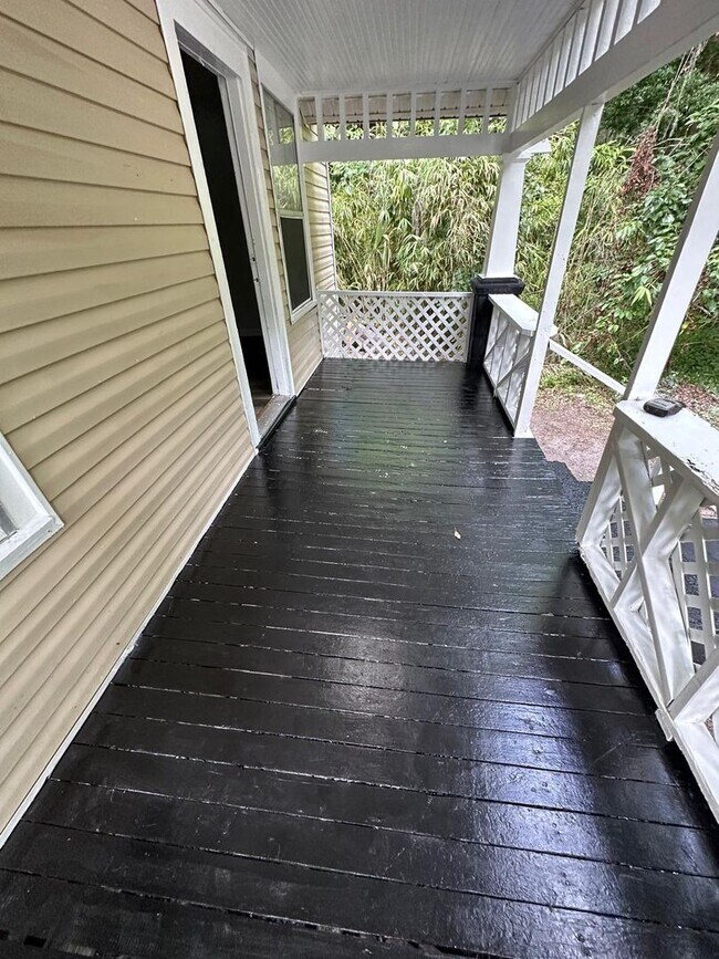 Building Photo - Fully renovated 3/1 single family home ava...