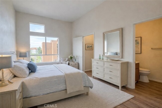 Photo - 450 E 4th St Apartment