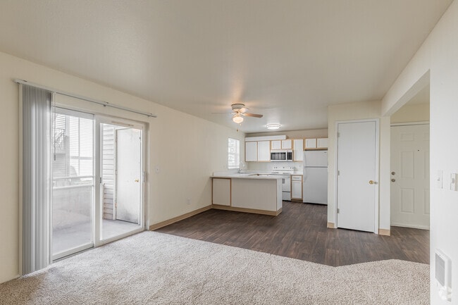 3BR, 2BA - 1,100SF - Living Room - Bristol Woods