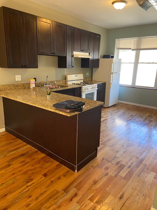 KITCHEN PIC1 - 2317 W 19th St