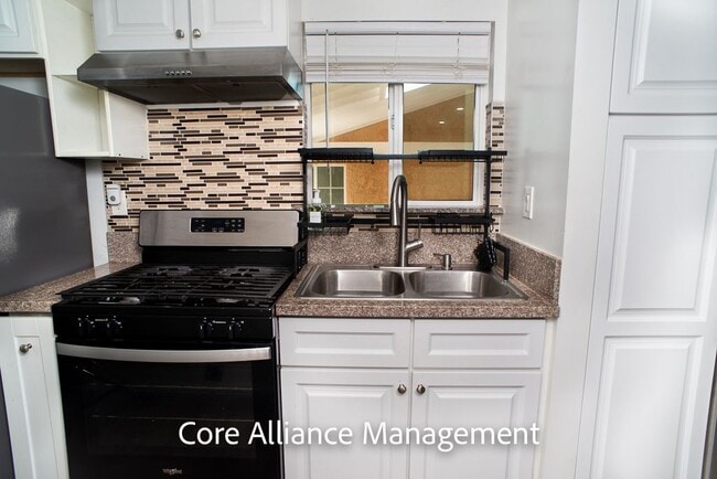 Foto del edificio - 9413 Farralone Ave