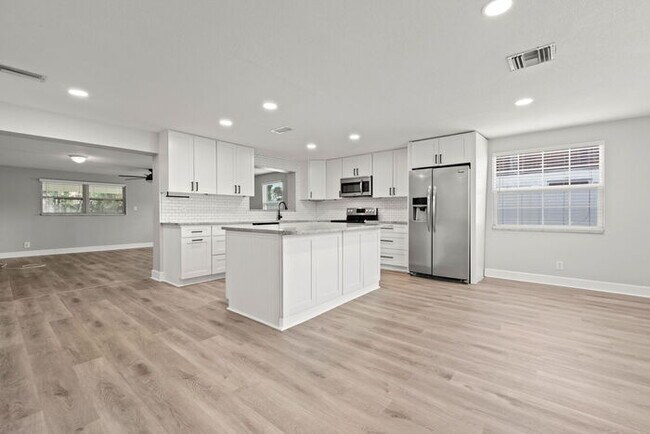 Building Photo - UPGRADED Home For Rent in Orangewood Highl...