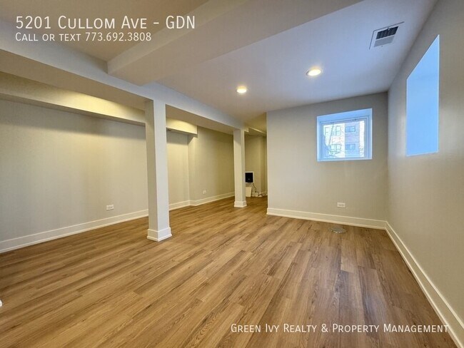 Building Photo - 5201 W Cullom Ave