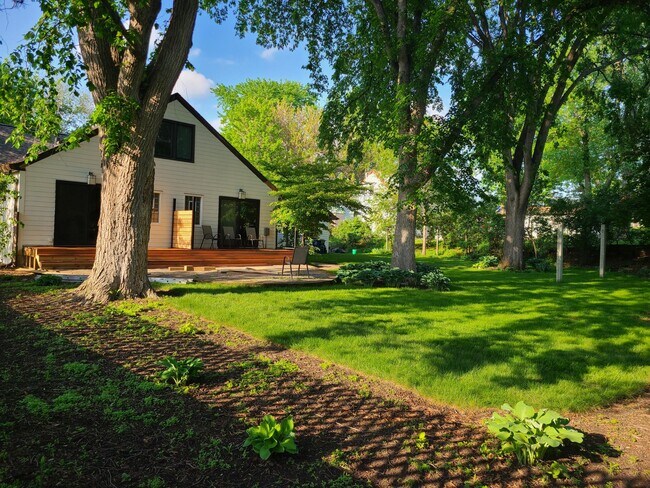 Foto del edificio - 5633 Saint Croix Ave N