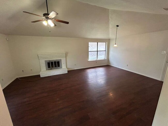 Foto del edificio - 11802 James Dr