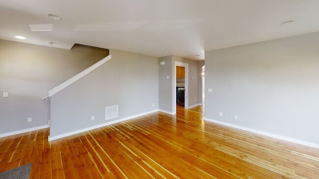 Building Photo - Single Family Home - Fenced in Yard - Pet ...
