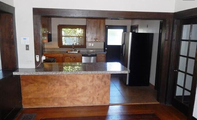 Foto del edificio - Stunning 4BD Craftsman in Excellent N Port...