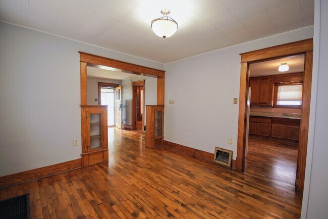 Building Photo - 518 NE Grattan St