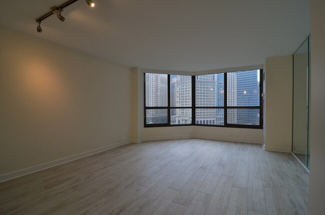 Building Photo - 405 N Wabash Ave