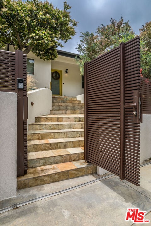 Foto del edificio - 6570 Lakeridge Rd