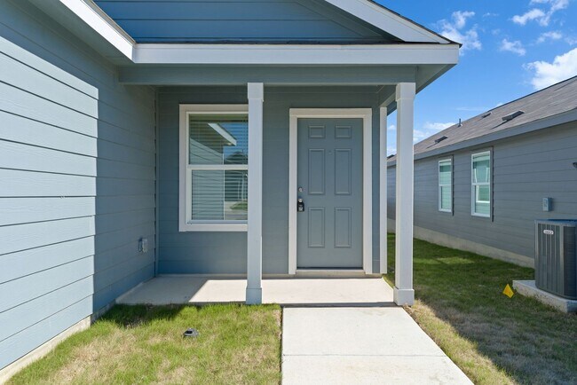 Foto del edificio - Luxury 2024-Built 4-Bedroom Oasis with Com...