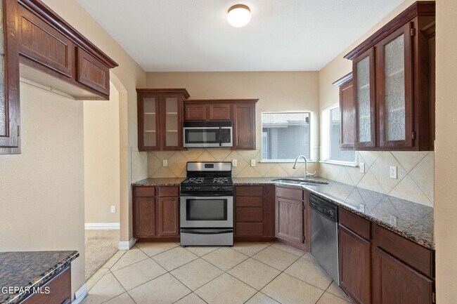 Building Photo - 2120 Shreya St