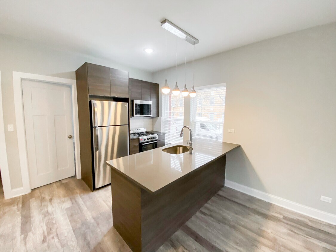 Foto principal - 2236 W Byron St