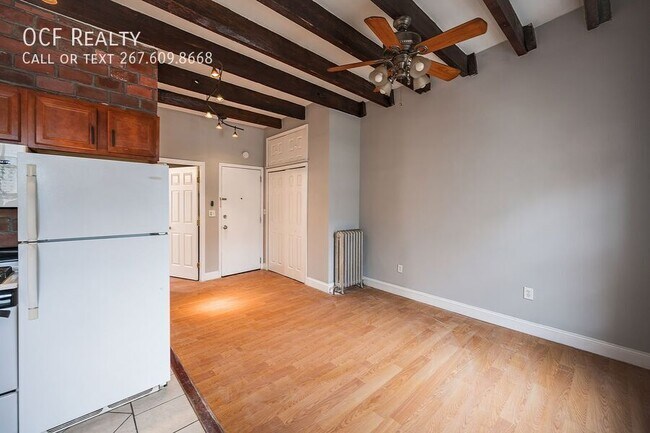 Foto del edificio - 2123 Spring Garden St