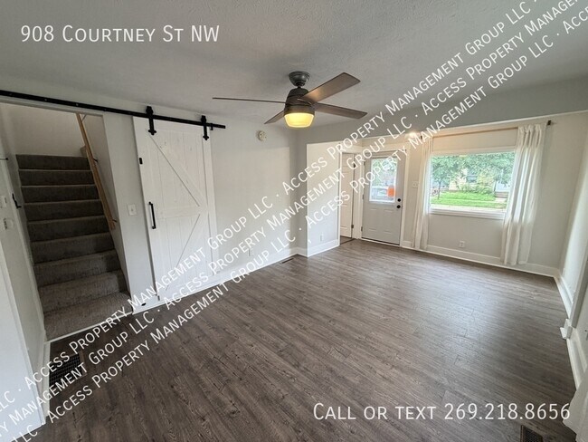 Foto del edificio - 908 Courtney St NW