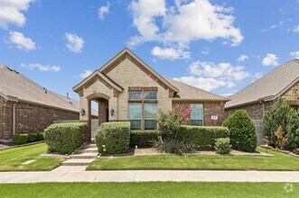 Building Photo - 913 Parkside Dr