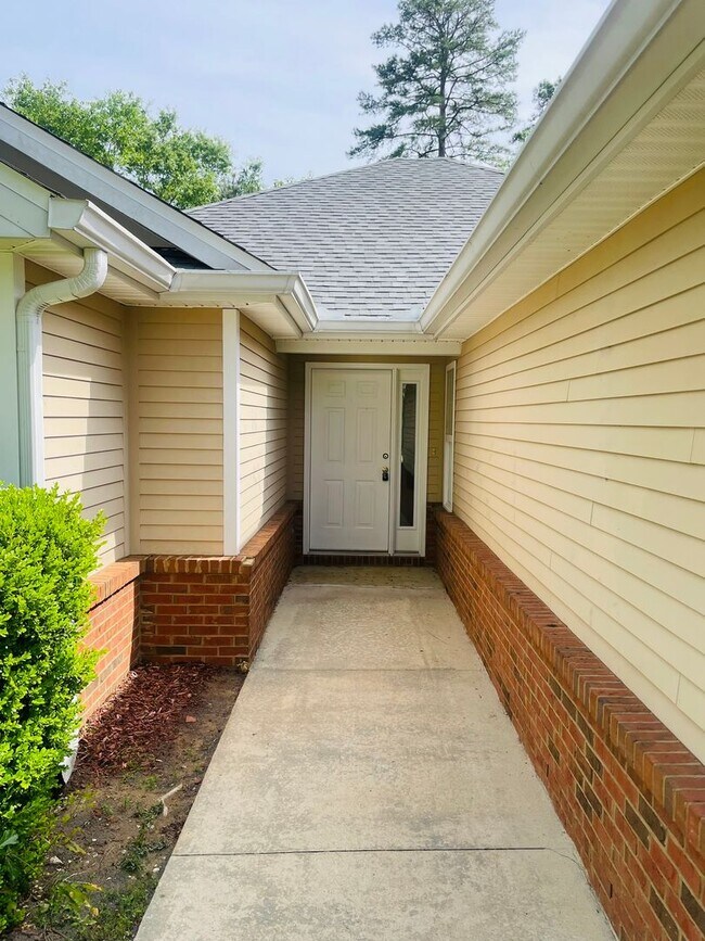 Foto del edificio - 2031 Sunny Dale Dr