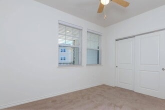 Building Photo - 4100 N Parkdale Ln