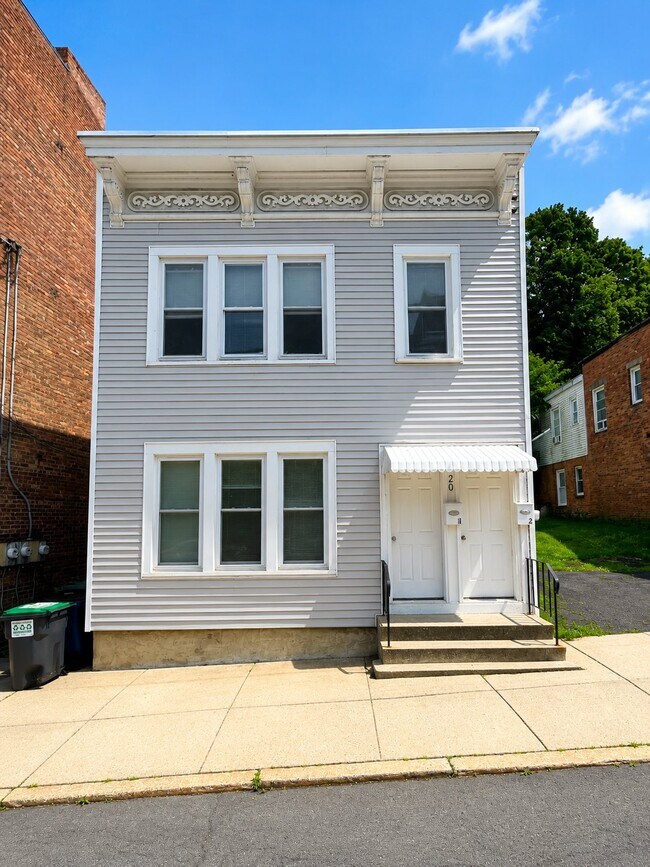 Building Photo - 20 Willow St