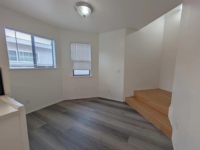 Foto del edificio - 305 N Cedar St